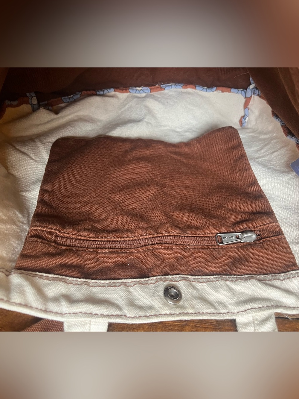 BAGGU Deadstock Canvas Duck Bag — brown & white - Picture 4 of 7